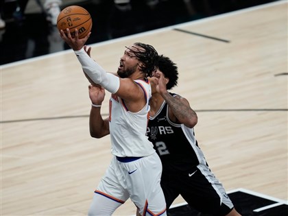 NBA總冠軍賽　尼克布朗森砍30分力拔馬刺奪首勝