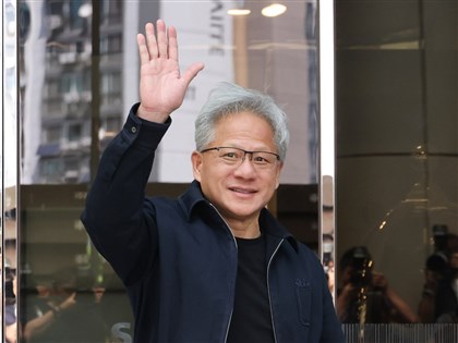 黃仁勳抵韓將展開行程　首站與電競選手Faker見面