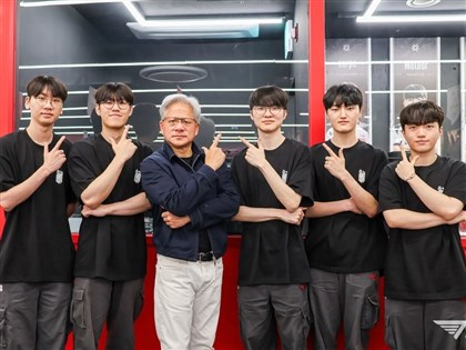黃仁勳韓國首站見電競選手Faker　與崔泰源、鄭義宣等人晚餐會