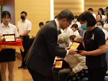 大體老師無聲生命課：寧願學生是在我身上畫錯刀