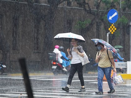 對流雲系發展旺盛 15縣市大雨特報