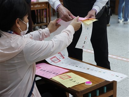 游盈隆：台灣選票印製以選舉人數為準　法規實務與韓國不同