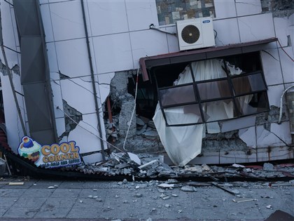 早安世界》菲律賓南部外海強震增至32死　建物倒塌、山崩奪命