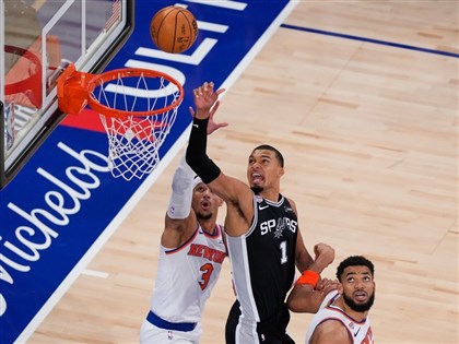 NBA總冠軍賽　馬刺客場反撲尼克追成1比2[影]