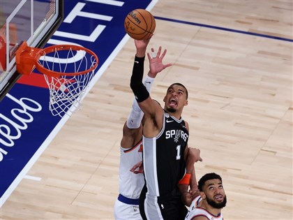 NBA總冠軍G3溫班亞馬推頭惹議 川普力挺尼克批裁判