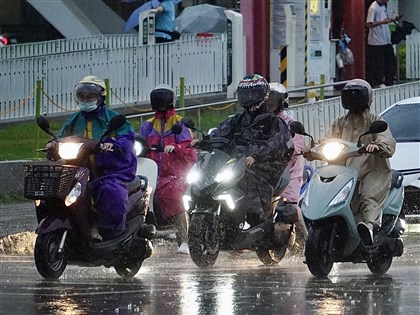 中南部14、15日續防豪雨 17日起天氣漸回穩