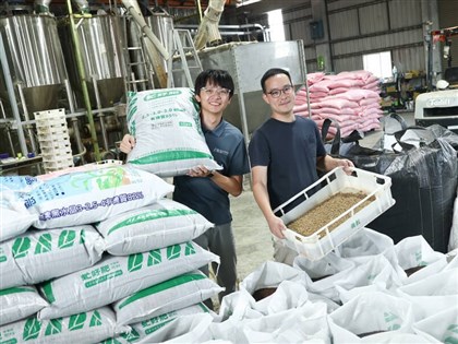 最大黑水虻基地曝光　7、8年級生靠一隻蟲拚4商機