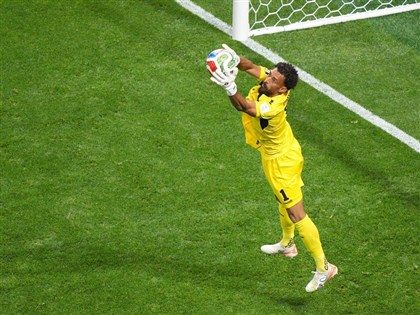 維德角老門神沃津哈力阻西班牙　世界盃首秀全球圈粉