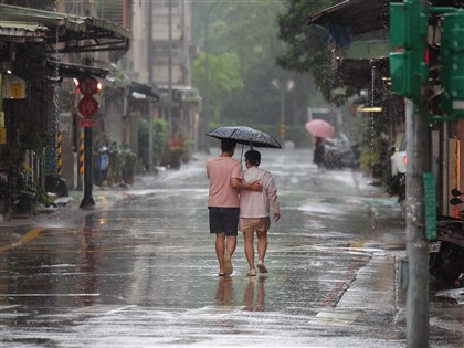 中部以北18日午後防大雨 端午連假高溫來襲