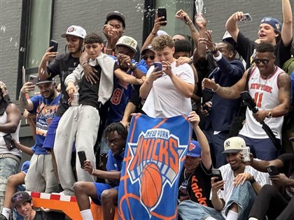 NBA尼克封王繽紛大遊行　百萬球迷同享英雄時刻