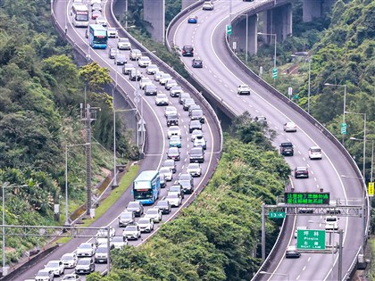 國5北向端午連假收假日恐連塞11小時 高公局籲上午9時前出發