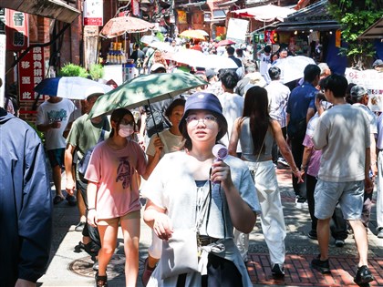 13縣市22日續防高溫　颱風米克拉估25日距台最近