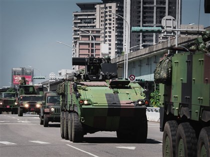 國軍啟動「立即備戰操演」 雲豹甲車桃園青埔台31號道路戰備偵巡