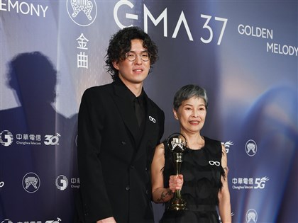 屠穎獲金曲特別貢獻獎　太太代領：音樂會持續陪伴大家