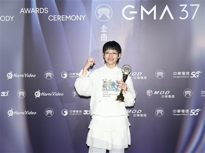 陳嫺靜奪金曲最佳新人　領獎緊張像劫後餘生