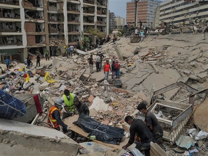 委內瑞拉雙震增至1450人罹難　一對父子受困逾3天獲救