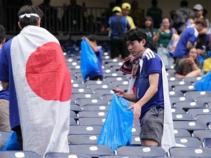 世界盃日本球迷失落仍收拾垃圾　NFL球星也響應