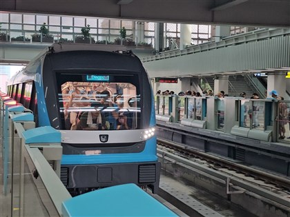 新北捷運三鶯線試營運首日 逾2萬人次搶搭