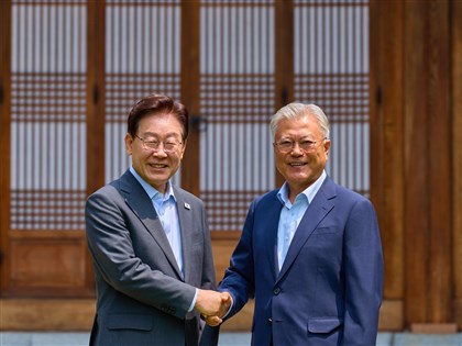文在寅重返青瓦台午宴　讚李在明政府完成多項課題