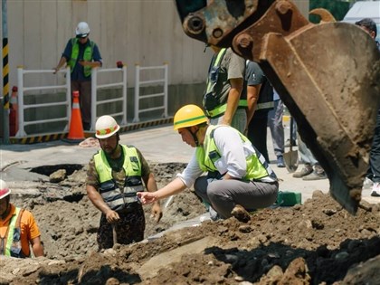 台塑工地施作連續壁土質流失釀北市敦化北路巷內天坑 瓦斯管修完後回填