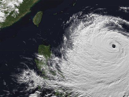 颱風巴威暴風圈估涵蓋半個台灣　9日將發海陸警