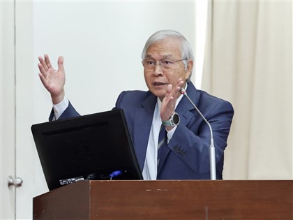 楊金龍:美元穩定幣擬比照外匯管理 新台幣監管較易