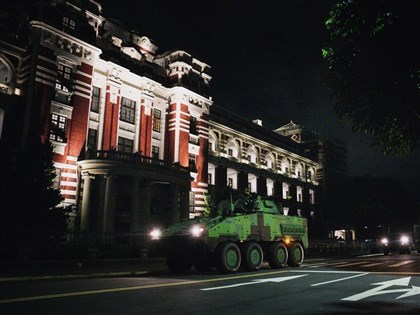 聯合防禦操演 憲兵雲豹甲車深夜演練中樞安全防護