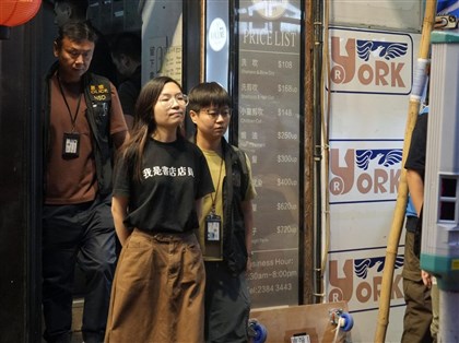 香港警方突襲2獨立書店　5人涉販售煽動刊物被捕