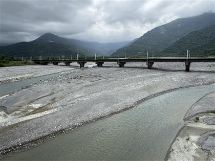 萬里溪堰塞湖恐溢流 台鐵下午3時後鳳林=光復預防性停駛