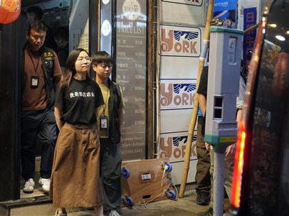 早安世界》香港依國安法拘捕書店店員　總統：思想與文字不應被禁錮