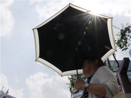 日本極端天氣夾擊 關東暴雨成災、北海道飆35度高溫