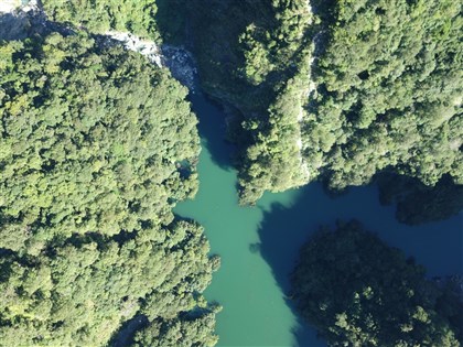 萬里溪堰塞湖滲漏加大　溢流延後林保署估20日零時