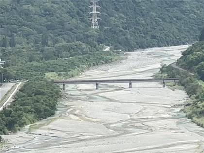萬里溪橋晚間10時預警性全面封閉 依水位滾動調整