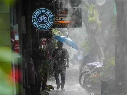 對流雲系發展旺盛 台中以北防局部大雨