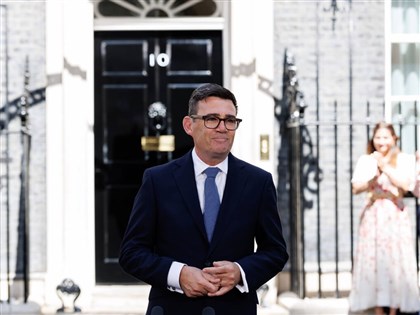 柏南就任英國首相:關懷人民是施政核心 全力以赴