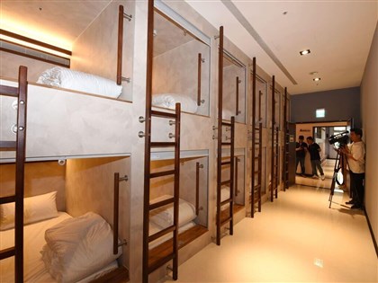 白沙屯拱天宮第二香客大樓落成　首見宗教膠囊旅館