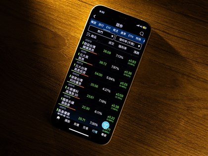 不畏台股回檔 上週ETF總受益人大增23萬衝破1800萬