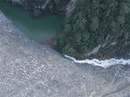 花蓮萬里溪堰塞湖已溢流 估影響局限於河道內