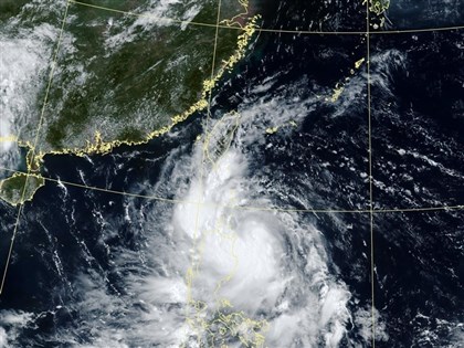 颱風紅霞持續增強　花東、恆春半島防大雨或豪雨