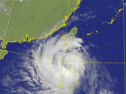 颱風紅霞增強變胖　入夜後3地雨勢明顯[影]