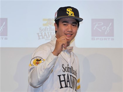 日職20歲火球男張峻瑋轉正式球員　披軟銀17號球衣