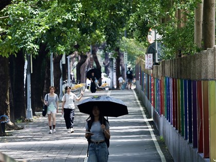 早安世界》未來一週水氣漸減 中部以北今午後防豪雨