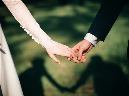 審計部：不婚加劇少子女化　政院應提對策提升結婚率