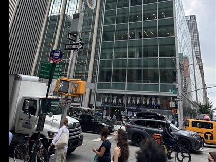 蔡其昌訪大聯盟總部　美職海外賽下輪台灣優先