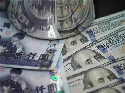 台股跌破4萬點關卡　新台幣重貶逾1.4角摜破32.5元
