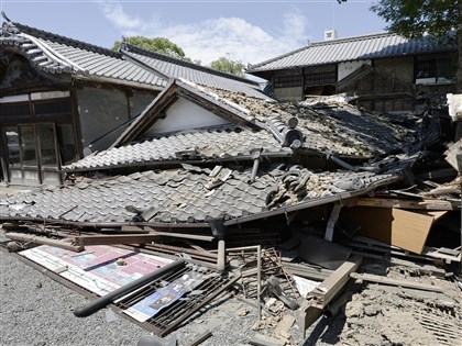熊本地震13死增派自衛官救援　災區恐將面臨40度高溫