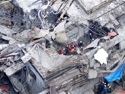 熊本強震縣內增至12死、4失蹤　自衛隊徒手搜救日本製紙八代廠