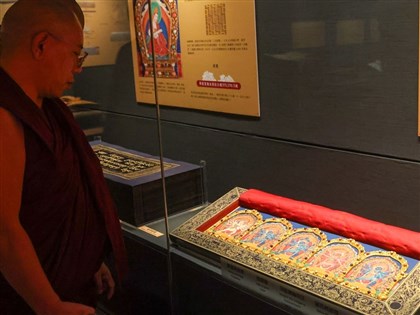 「龍藏經」創觀展熱潮　故宮限期試辦每日開館