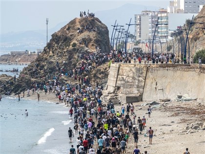 西班牙開放邊界謠言不脛而走　邊境失控24小時闖入6萬移民