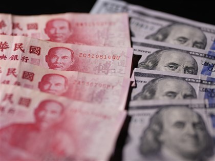 外資匯出　新台幣爆量重貶1.46角收32.438元